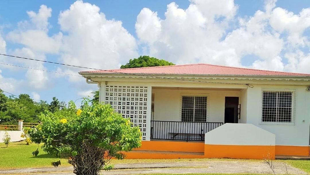 Kaz A Faup Vila Grand-Bourg  Exterior foto